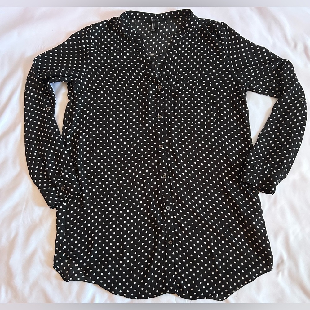 Forever 21 Black and White Polka Dot Button Up Blouse Size Medium